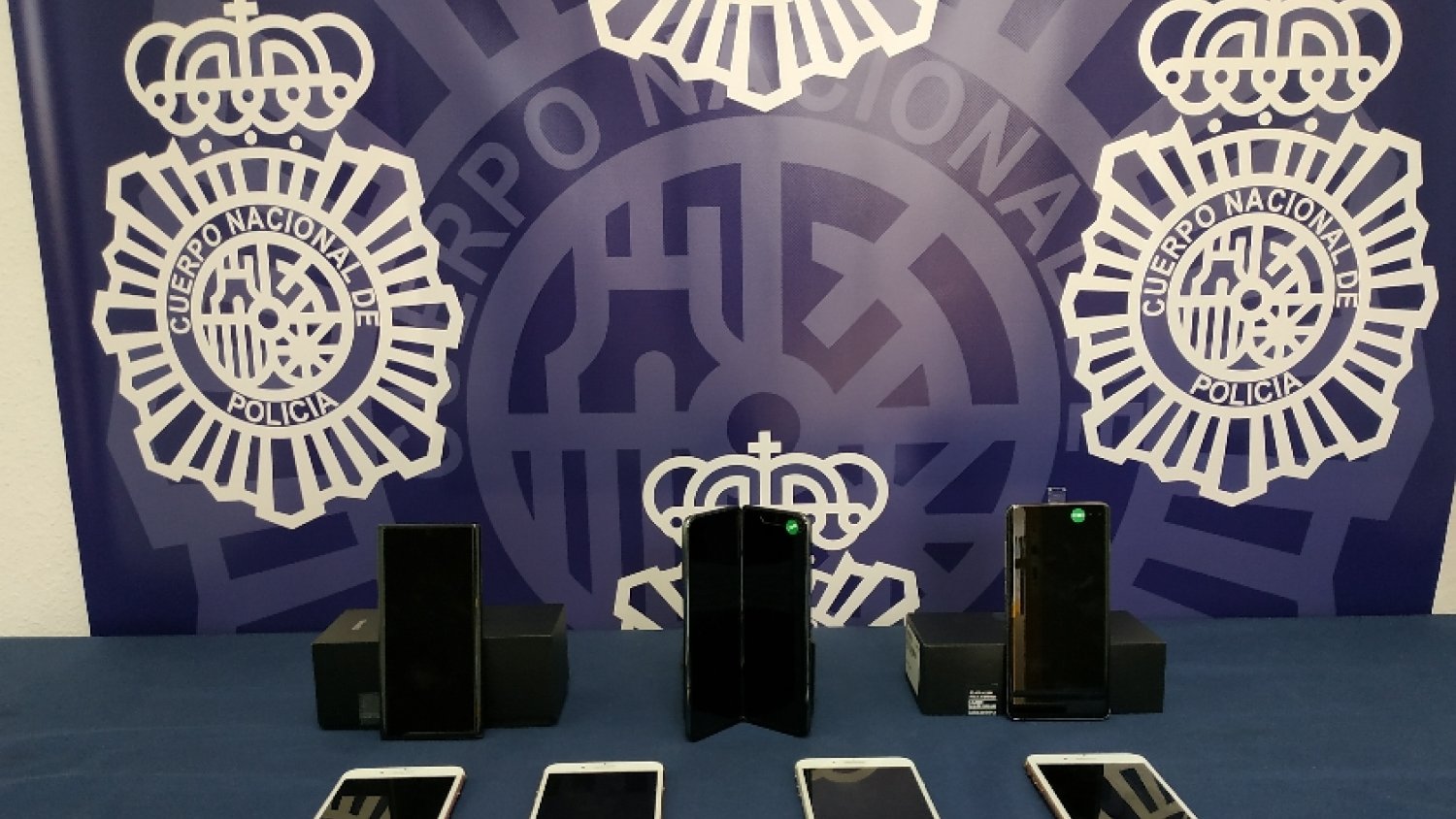 Detienen a un joven por estafar a más de una veintena de personas con la compraventa de smartphones