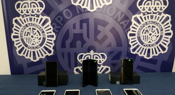 Detienen a un joven por estafar a más de una veintena de personas con la compraventa de smartphones