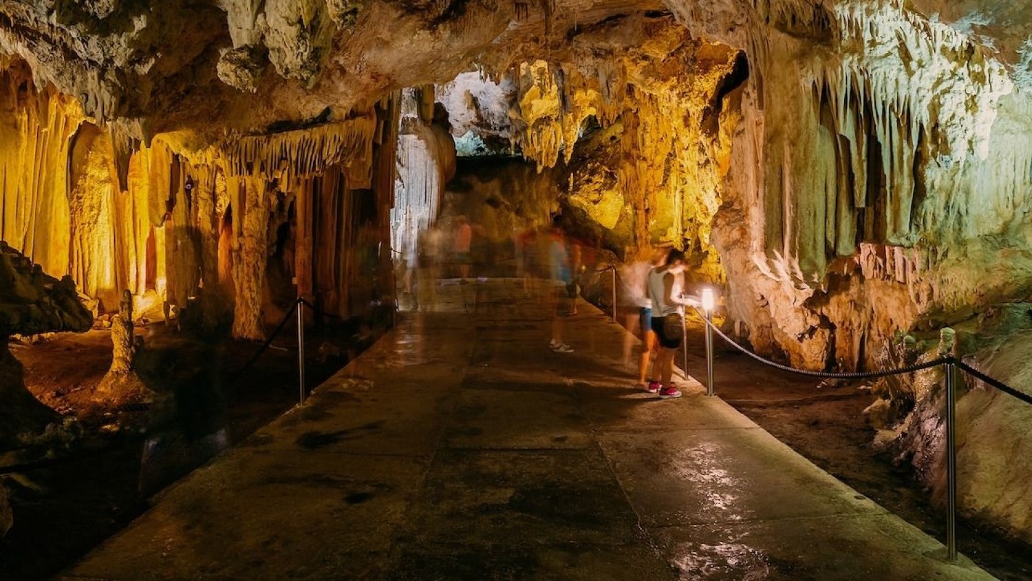 Cierre de la Cueva de Nerja y del Museo ante la evolución del coronavirus