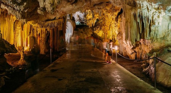 Cierre de la Cueva de Nerja y del Museo ante la evolución del coronavirus