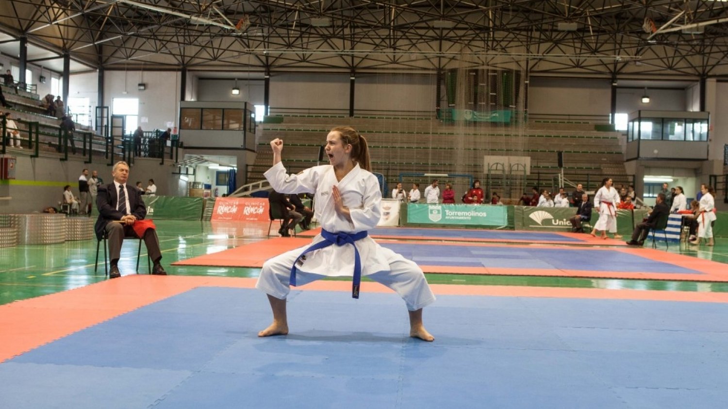Un total de 150  deportistas participan en el torneo de Navidad de kárate de Torremolinos