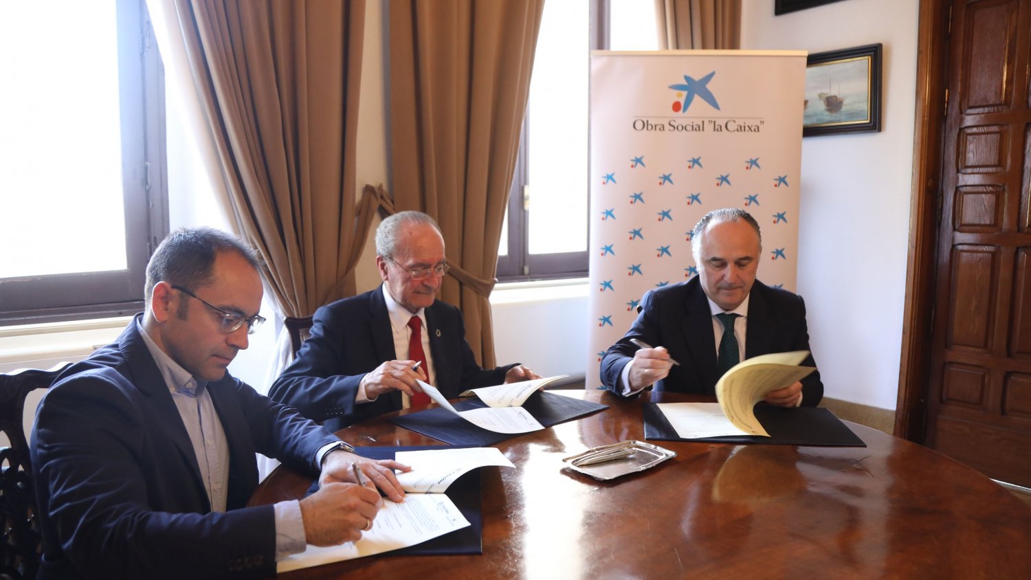 Ayuntamiento de Málaga y Caixabank acuerdan dar 30.000 euros a Cáritas para los afectados en Campanillas