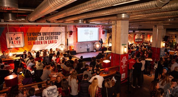 Cruzcampo presenta la Facru con una nueva cita de charlas y cultura cervecera dirigida a universitarios