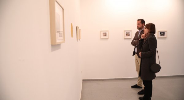 La Caja Blanca acoge la exposición 'Gaia. Viaje al Tártaro' una muestra de fotografías y poemas