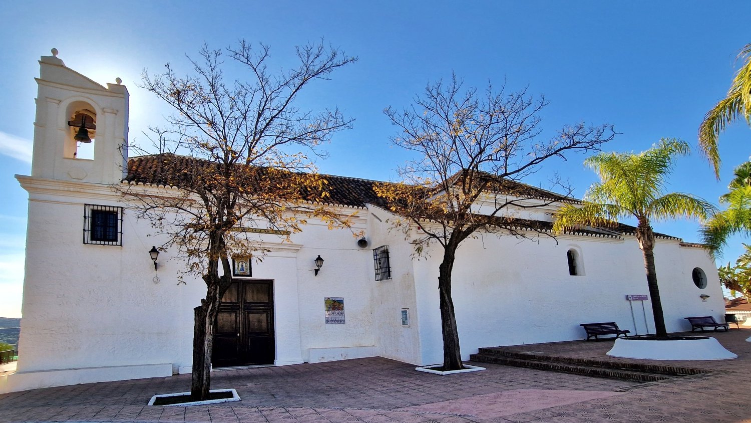 Torrox firma el contrato de obras de la cubierta de la ermita de Ntra. Sra. de las Nieves
