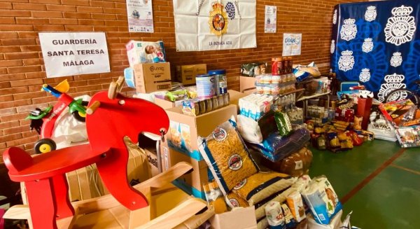 La Policía Nacional recoge 2,5 toneladas de alimentos y juguetes para niños de dos centros educativos