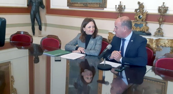 La delegada de la Junta en Málaga destaca que el nuevo Gobierno andaluz ha sacado del olvido a Antequera
