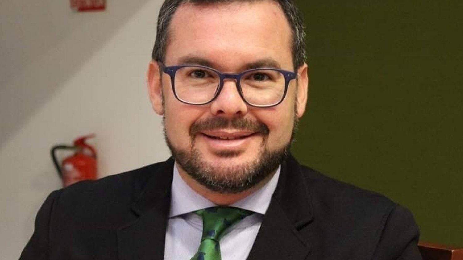 PP Torremolinos pide la instalación de desfibriladores en espacios públicos y en vehículos de la policía