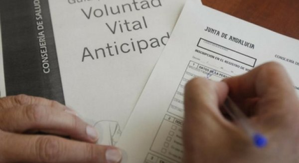 Un total de 899 personas escriben su Voluntad Vital Anticipada en Málaga durante el pasado año
