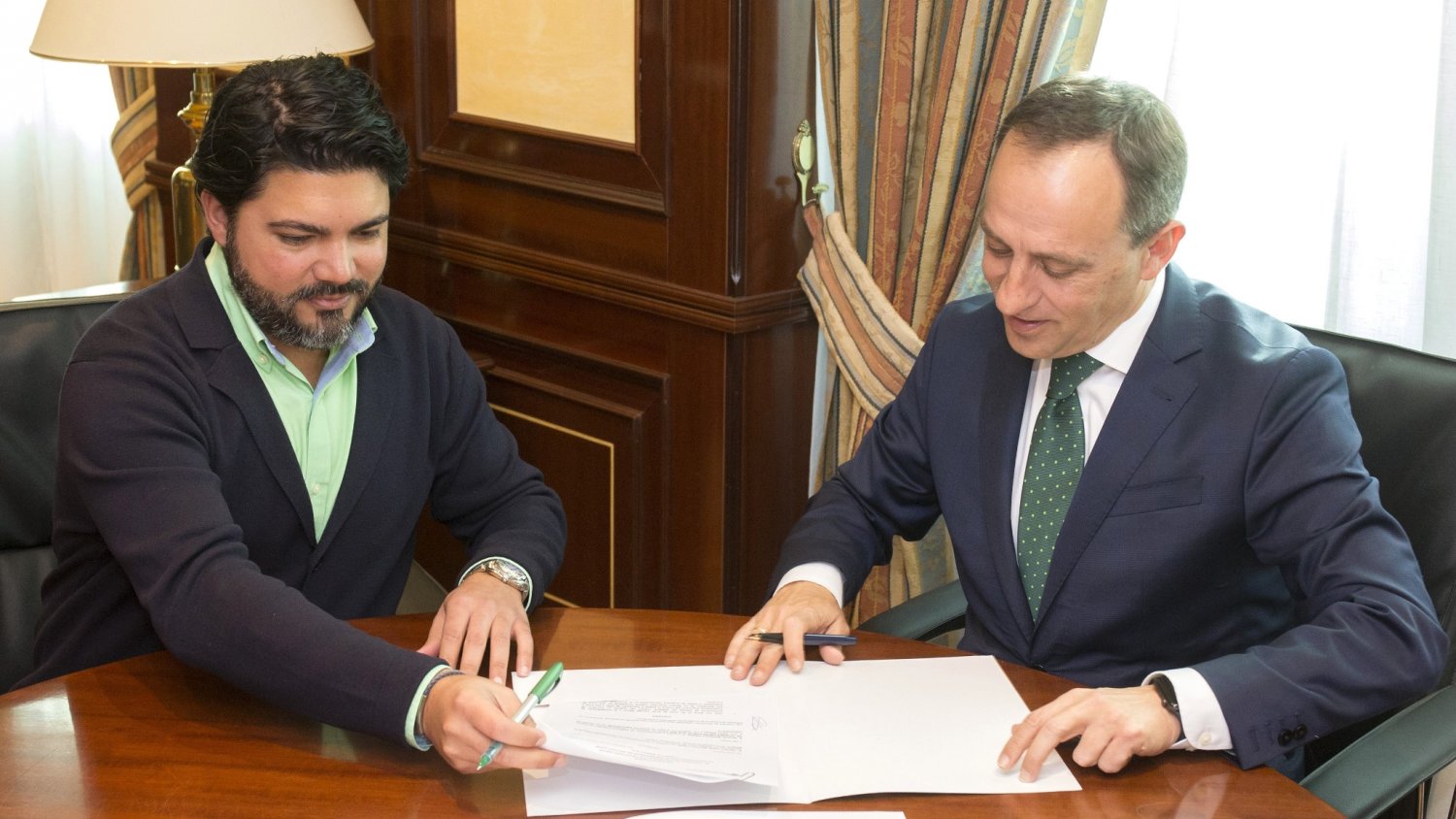 Unicaja Banco firma un convenio de colaboración con AJE Málaga para facilitar financiación a sus socios