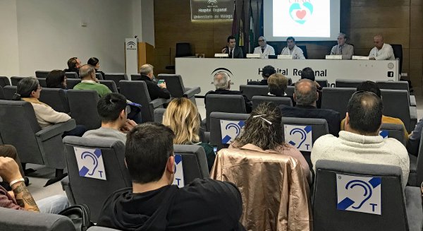 El Hospital Regional de Málaga forma en técnicas de RCP a Policía Local y entrenadores deportivos