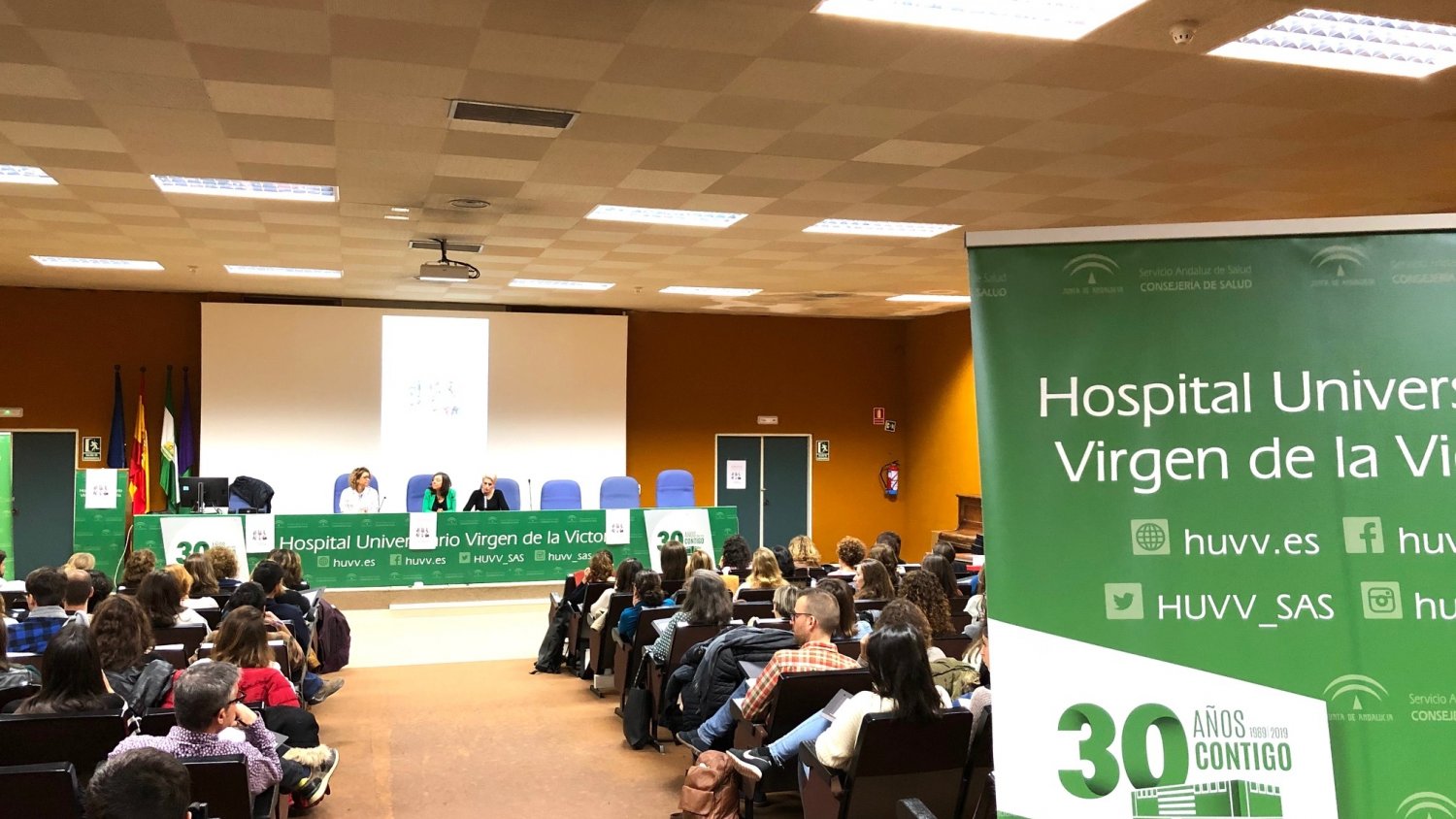 El Clínico acoge un encuentro entre expertos para abordar los problemas actuales entre padres e hijos