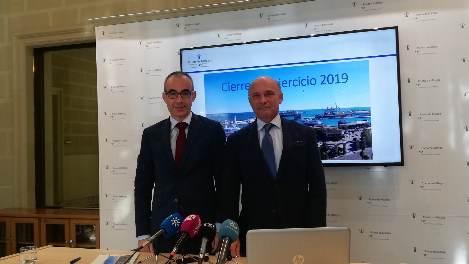 Cruceros, graneles sólidos y la línea a Melilla aportan los mayores ingresos al Puerto de Málaga en 2019