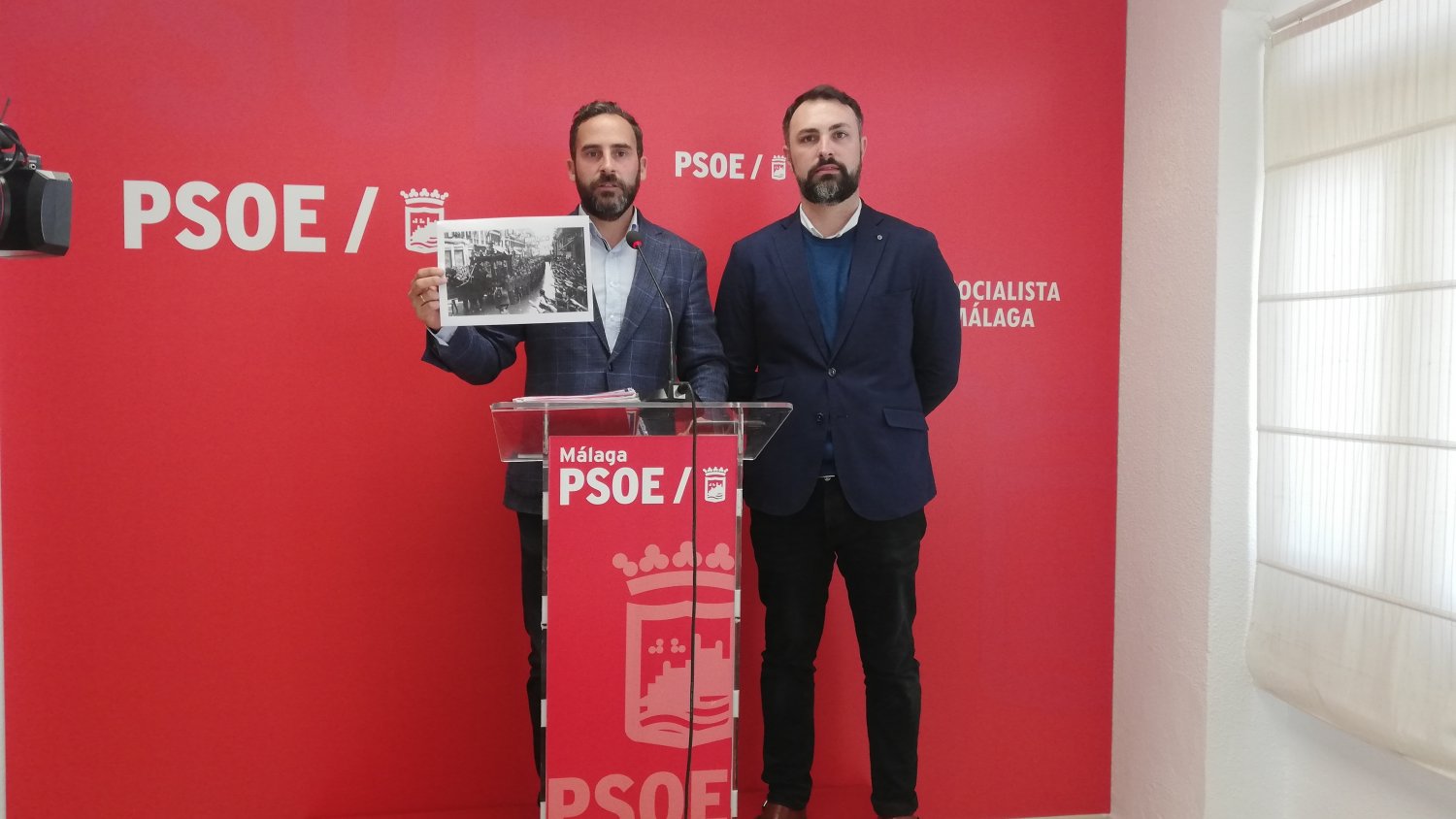 El PSOE de Málaga celebra la retirada de los restos del aviador franquista García Morato de su lugar de culto