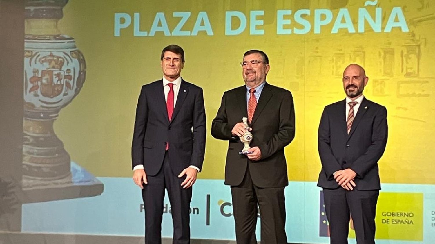 UMA.- El catedrático de Geografía Física José Damián Ruiz recibe un Premio Plaza de España 2022