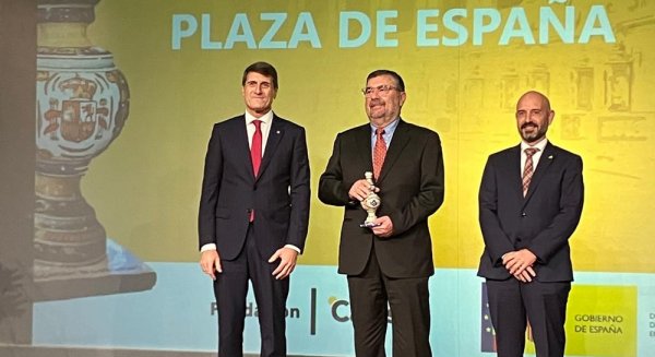 UMA.- El catedrático de Geografía Física José Damián Ruiz recibe un Premio Plaza de España 2022