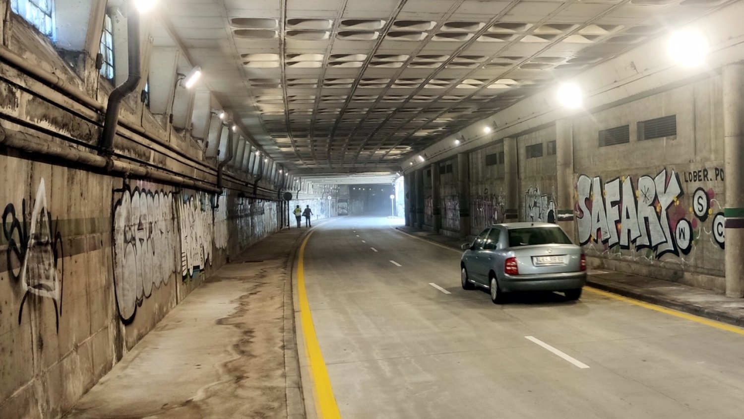El Pasillo de Guimbarda estrena iluminación en su reapertura hoy al tráfico rodado