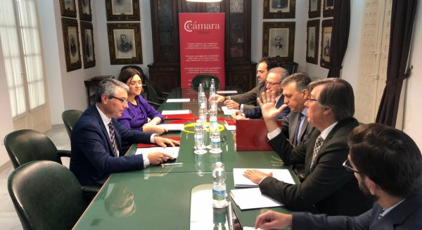 Salado destaca el valor de la Cámara de Comercio y de las empresas en la lucha contra la despoblación