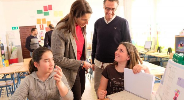 La delegada de Educación destacada la importancia de las escuelas rurales para evitar la despoblación