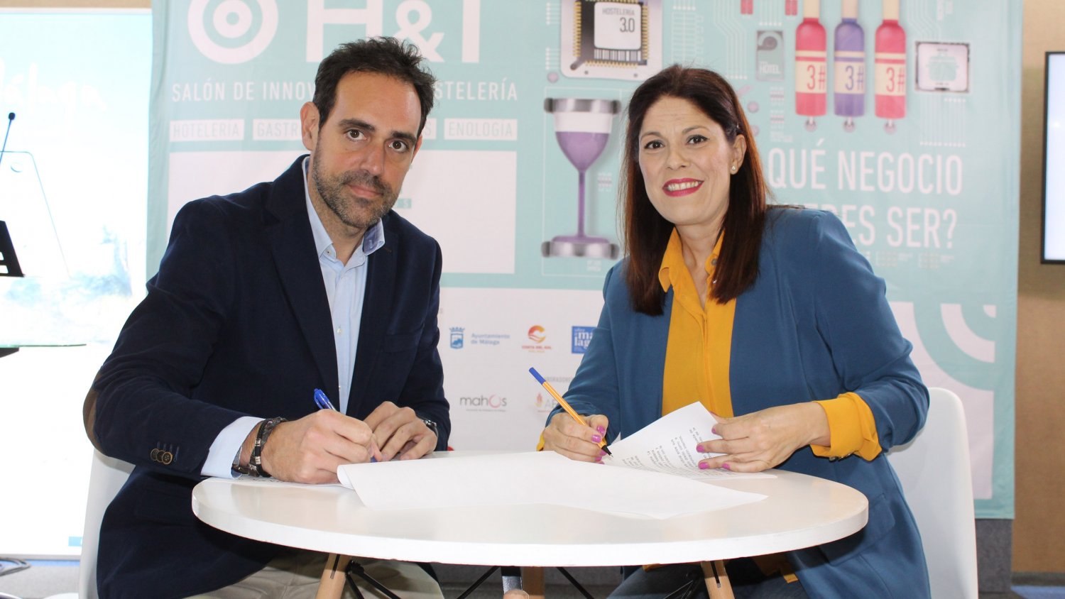 El Área de Cultura de Málaga y Mahos firman un protocolo para la difusión de la oferta cultural de la ciudad