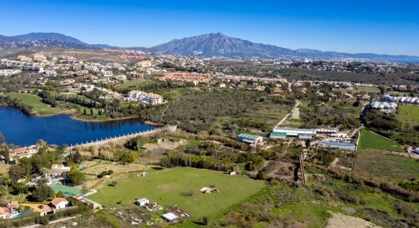Estepona Impulsa la construcción de un puente que unirá Cancelada con la zona de Bel- Air