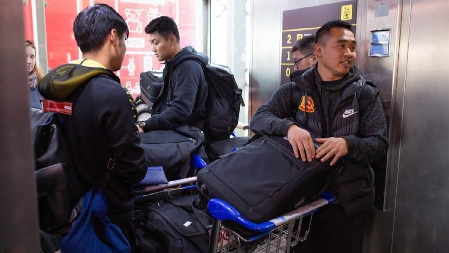 El equipo chino 'Wuhan Zall' aterriza en Málaga para entrenar en Sotogrande