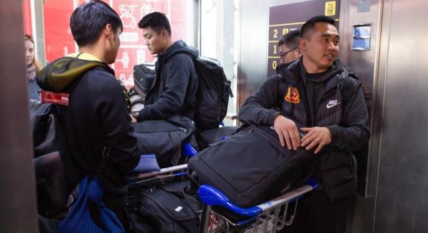 El equipo chino 'Wuhan Zall' aterriza en Málaga para entrenar en Sotogrande
