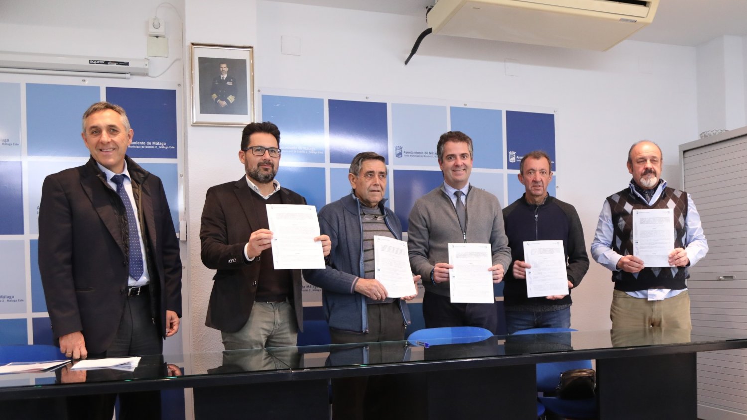 Ayuntamiento y comunidades de propietarios acuerdan mejorar el entorno de calle Campo de Montiel en El Palo