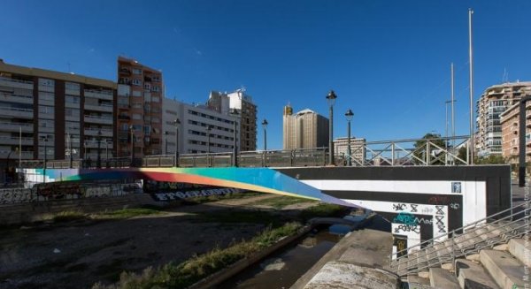 Urbanismo comenzará en los próximos días con la demolición de la pasarela peatonal del Perchel