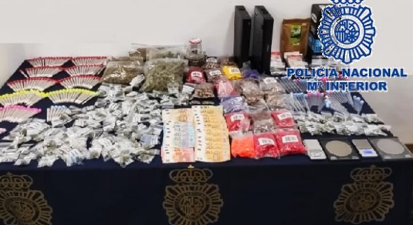 Desmantelan un local dedicado a comercializar y favorecer el consumo de marihuana en Marbella