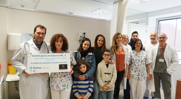 Una escuela de danza de Alhaurín de la Torre dona 858 euros a IBIMA para investigar la diabetes en niños
