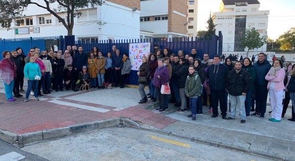El AMPA del CEIP Gutiérrez Mata recoge más de 3000 firmas contra el cierre del centro