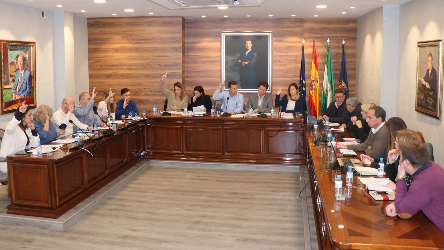 Torrox acuerda abonar 435 mil euros de facturas a pequeñas y medianas empresas del municipio