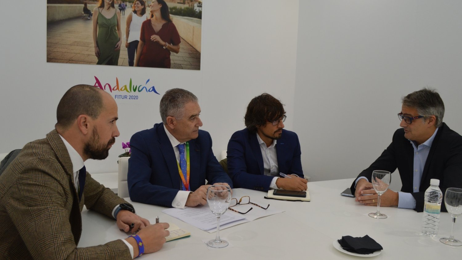 La Junta se reúne con aerolíneas internacionales para consolidar la conectividad aérea y comercializar el destino