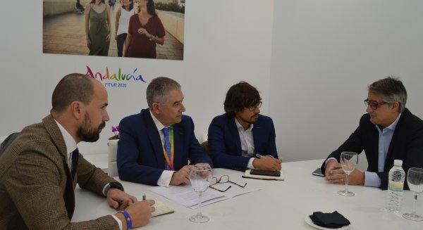 La Junta se reúne con aerolíneas internacionales para consolidar la conectividad aérea y comercializar el destino