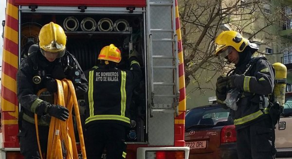 Cinco personas resultan afectadas por un incendio de vivienda en Torremolinos