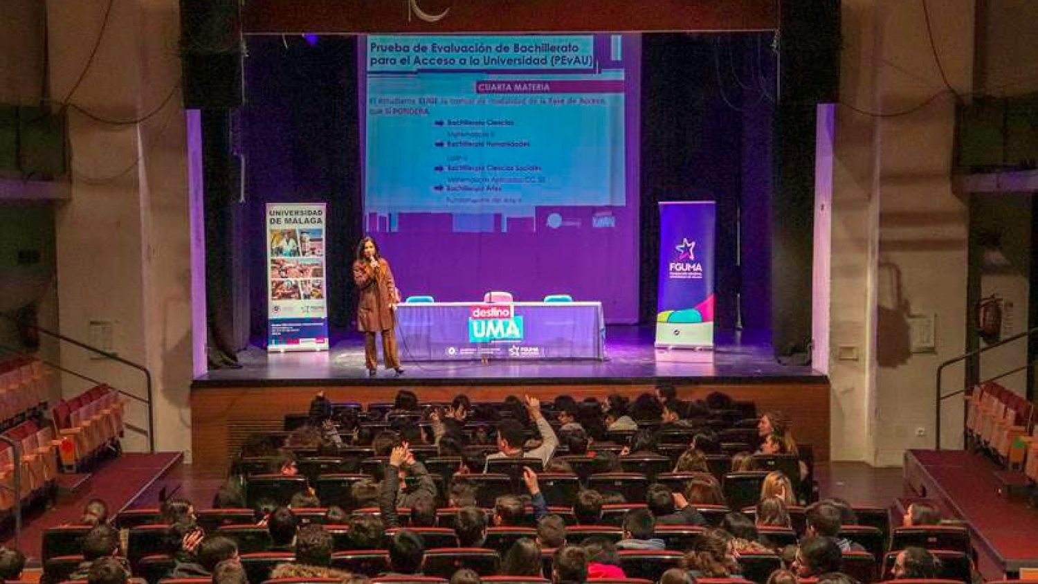 Más de 300 preuniversitarios de Vélez-Málaga se acercan a la UMA en unas jornadas informativas