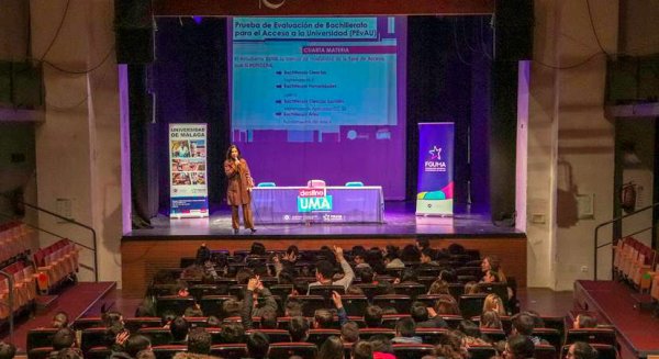 Más de 300 preuniversitarios de Vélez-Málaga se acercan a la UMA en unas jornadas informativas