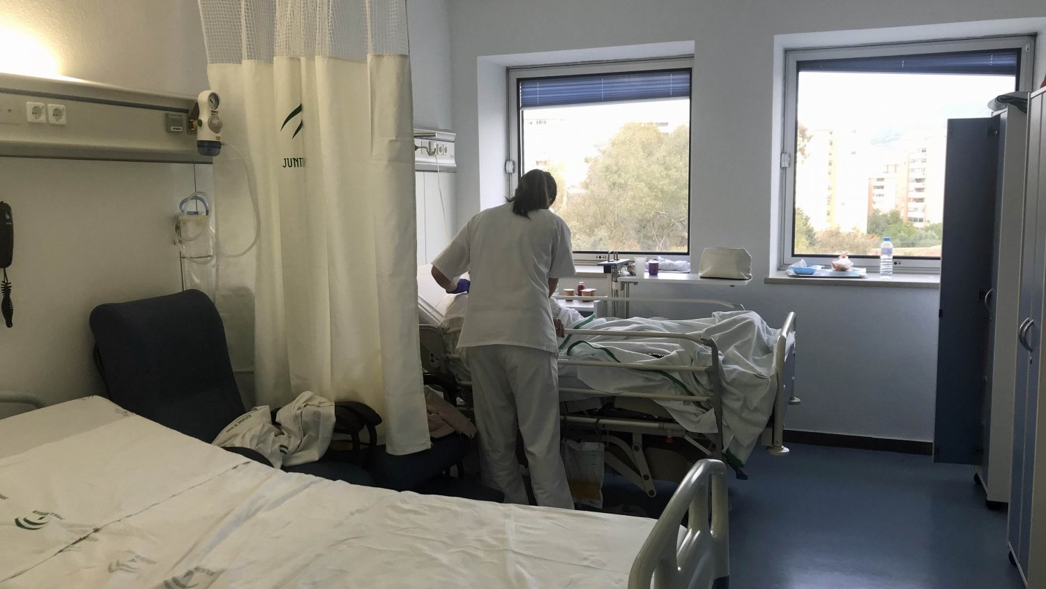 El Hospital Regional de Málaga habilita 42 camas para hacer frente al periodo de alta frecuentación