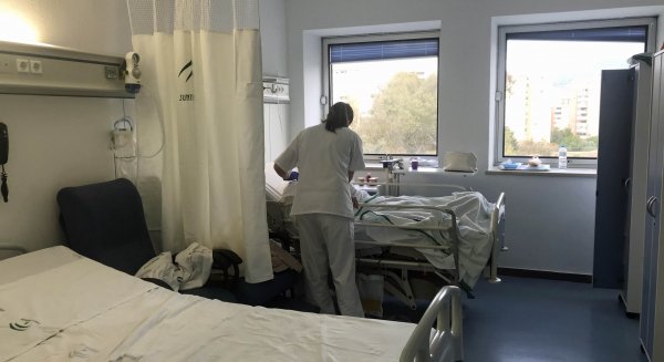 El Hospital Regional de Málaga habilita 42 camas para hacer frente al periodo de alta frecuentación