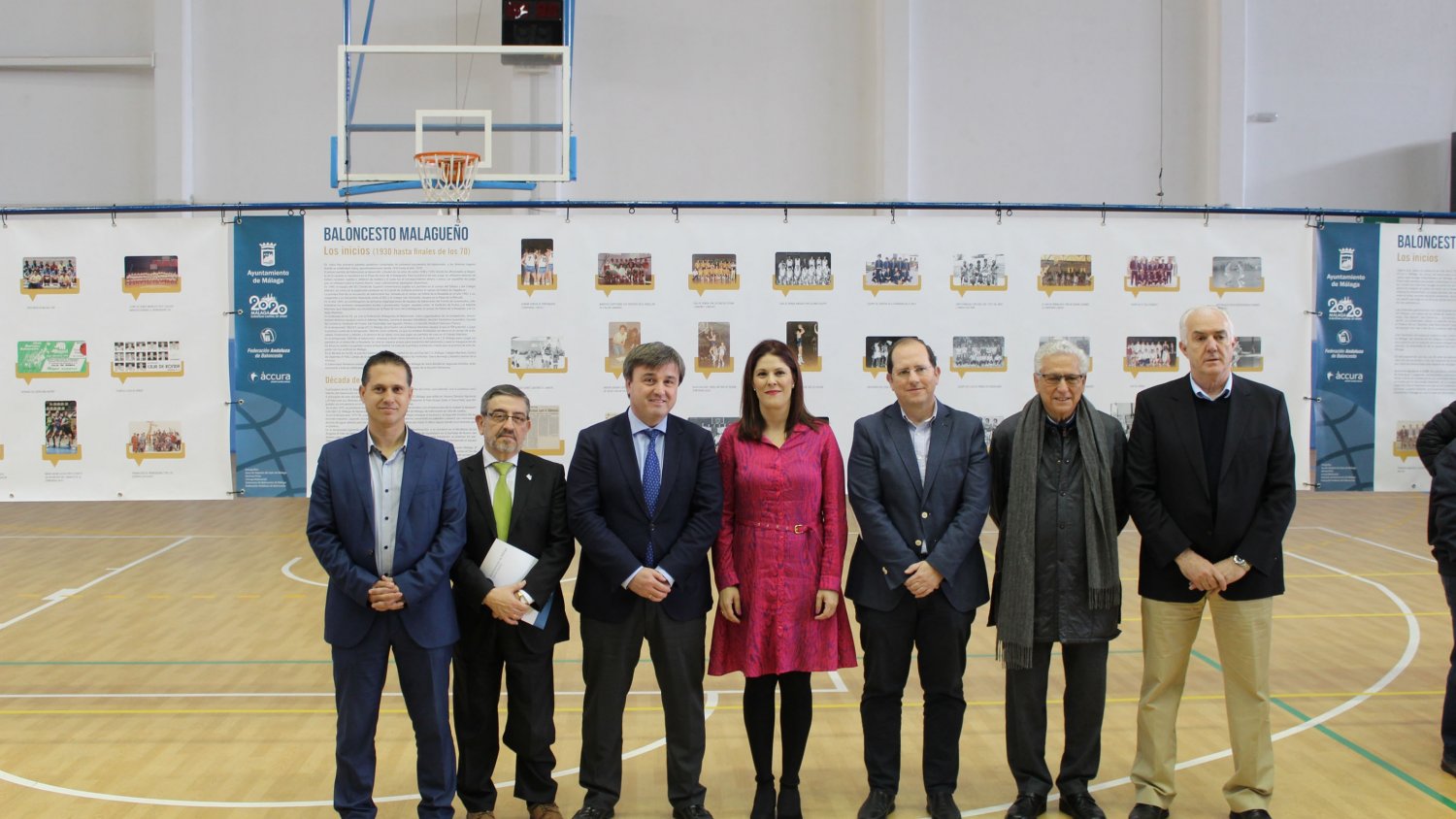 Inauguran una exposición fotográfica que recoge la historia del baloncesto malagueño