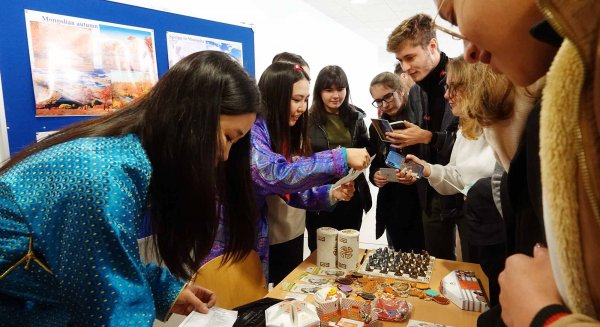 Una jornada sobre Mongolia acerca la cultura de este país al alumnado de la Universidad de Málaga