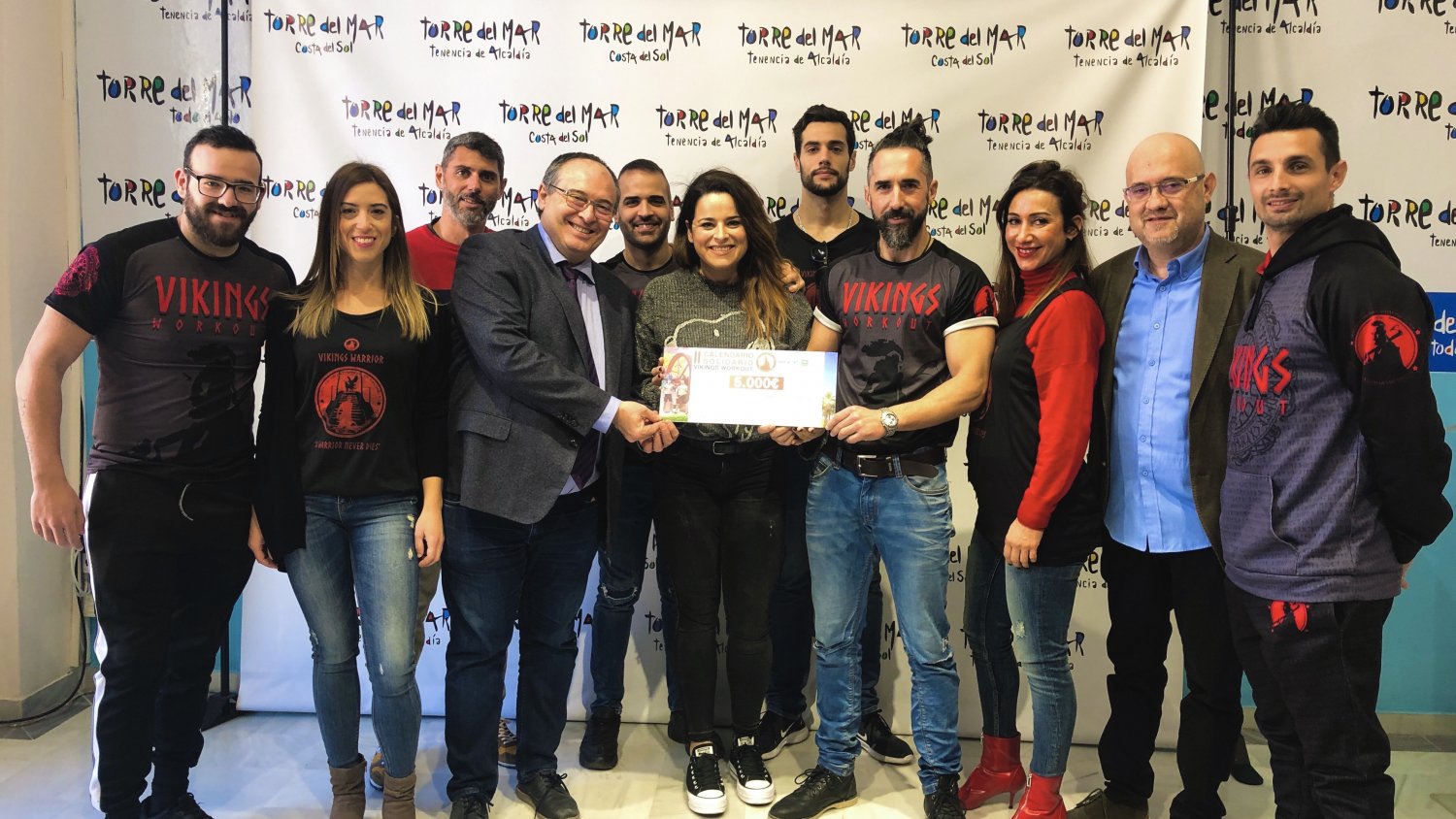Los 'Vikings' de Torre del Mar recaudan 5.000 euros para la planta de pediatría del Hospital Comarcal