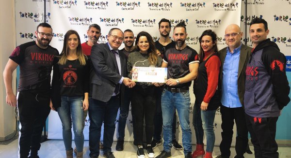 Los 'Vikings' de Torre del Mar recaudan 5.000 euros para la planta de pediatría del Hospital Comarcal