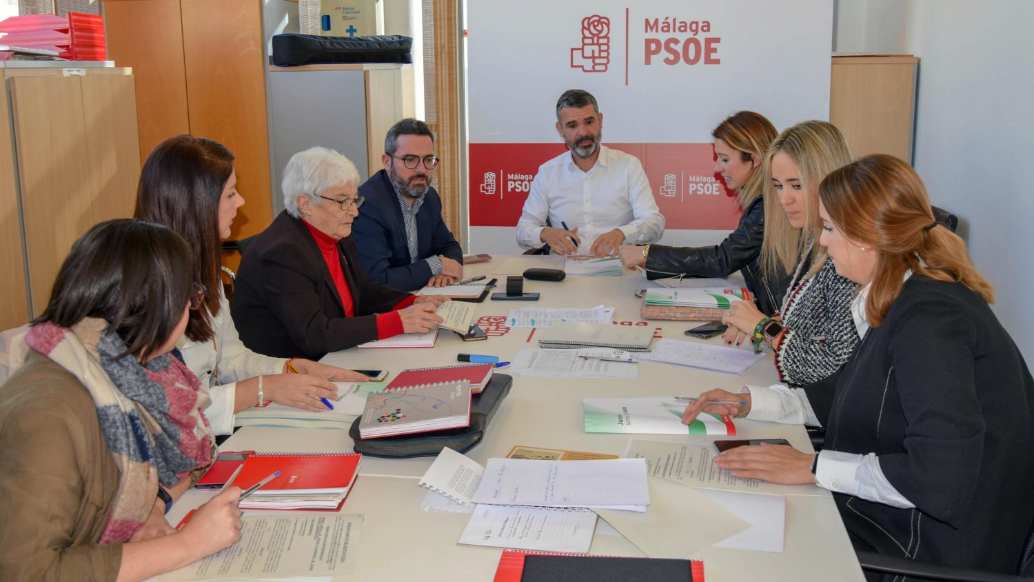 El PSOE exige cesar al consejero de Salud por la situación de caos de la sanidad pública malagueña