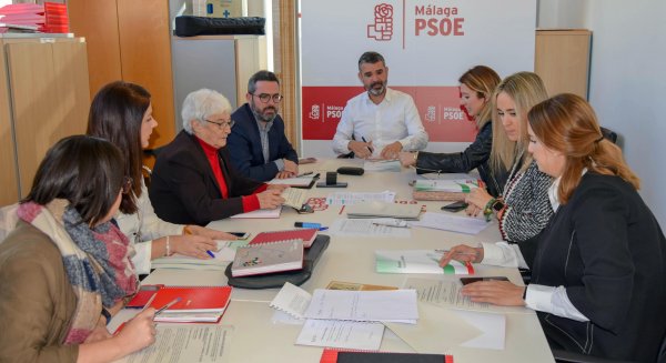 El PSOE exige cesar al consejero de Salud por la situación de caos de la sanidad pública malagueña
