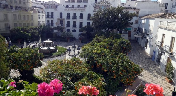 Estepona inicia la renovación de la céntrica plaza de Las Flores y tres calles adyacentes