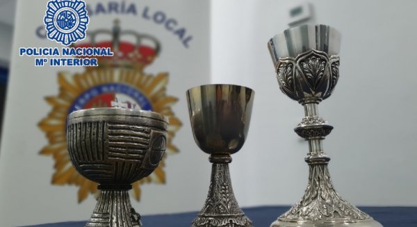 Recuperan en Marbella tres cálices valorados en 1.500 euros sustraídos de la sacristía de una iglesia