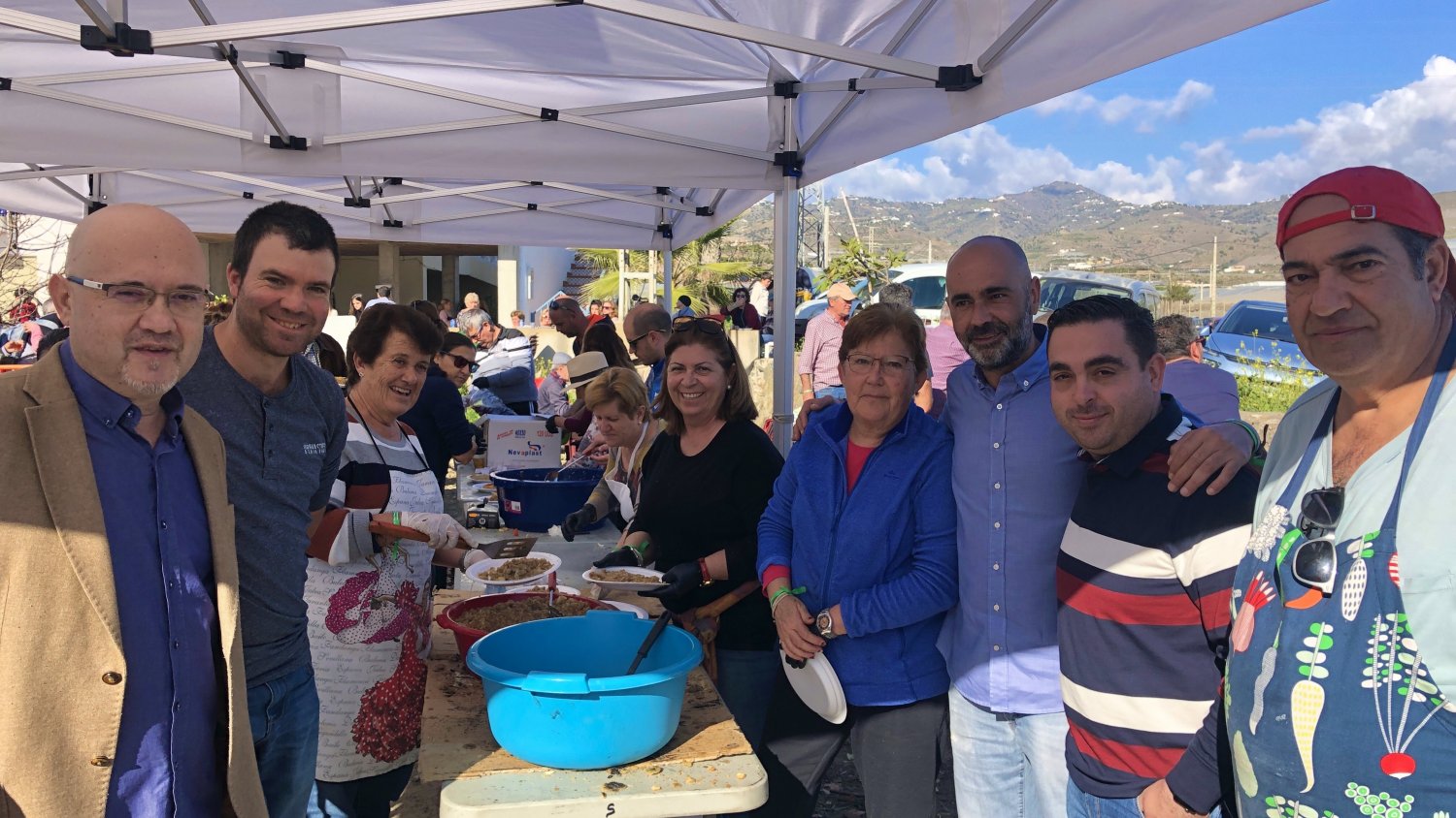 Una localidad de Vélez-Málaga recauda más de una tonelada de alimentos con el evento 'Migas Solidarias'