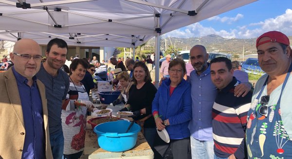 Una localidad de Vélez-Málaga recauda más de una tonelada de alimentos con el evento 'Migas Solidarias'